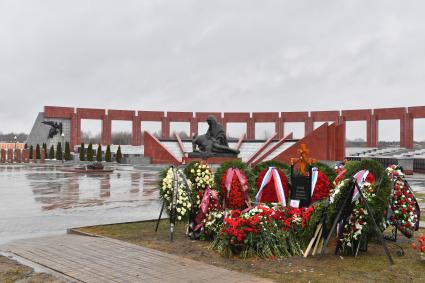 Московская область. г.Мытищи. Могила экс-председателя Центризбиркома Владимира Чурова на Федеральном военном мемориальном кладбище.