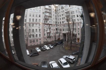 Москва. Вид во двор Дма на Набережной из окон театра Эстрады.