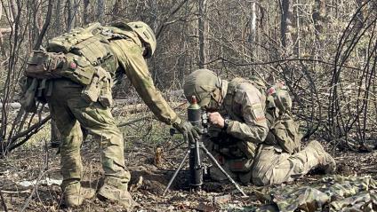 Луганская область. Работа российских разведчиков одного из подразделений группировки `Отважные`, которые координируют беспилотники и артиллерию всего в 700 метрах от позиций противника в районе Кременной.