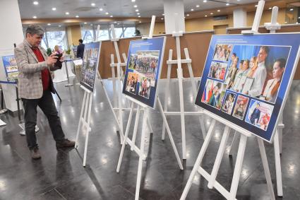 Москва.  Фотовыставка `Союзное государство - общая духовность и пространство возможностей`, посвященная Дню единения народов Беларуси и России  в Международном мультимедийном пресс-центре  `Россия сегодня`.