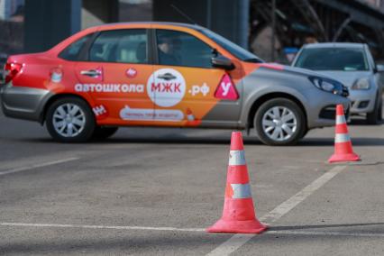 Красноярск. Практическое занятие по вождению в автошколе.
Это фотосъемка только для публикации к теме: новых законов, получения прав, обучения вождению.