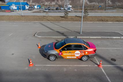 Красноярск. Практическое занятие по вождению в автошколе.
Это фотосъемка только для публикации к теме: новых законов, получения прав, обучения вождению.