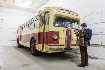 Москва. Автобус ЗИС-154, представленный в фонде хранения коллекции Музея транспорта Москвы.