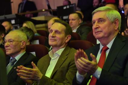 Москва. Член комитета Совета Федерации РФ по международным делам Григорий Рапота, председатель Российского исторического общества, директор Службы внешней разведки (СВР) РФ Сергей Нарышкин и первый заместитель председателя Государственной Думы РФ Иван Мельников(слева направо ) на торжественном концерте, посвященном Дню единения народов Беларуси и России, в `Президент- отеле` .