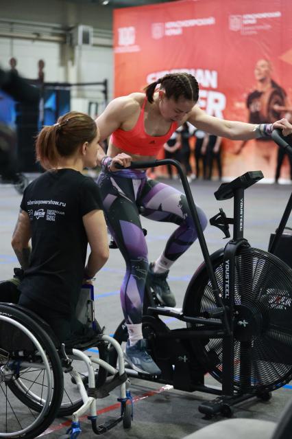 Красноярск. Восьмой международный фестиваль спорта Siberian Power Show в международном выставочно-деловом центре `Сибирь`.