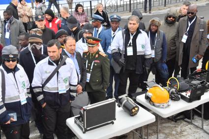 Мурманск. Демонстрация спасательной техники на выставке в ходе учений `Безопасная Арктика` у причала ФГУП `Атомфлот`.