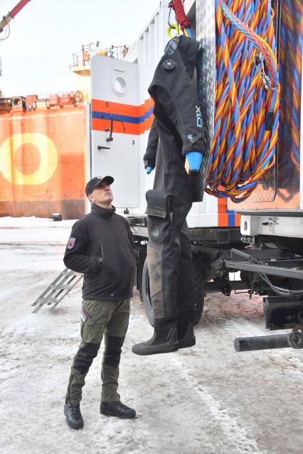 Мурманск. Демонстрация спасательной техники на выставке в ходе учений `Безопасная Арктика` у причала ФГУП `Атомфлот`.