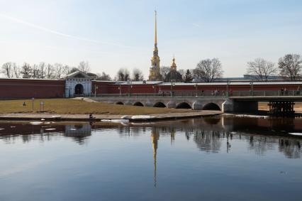 Санкт-Петербург. Вид на Петропавловскую крепость.