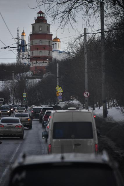 Мурманск. Автомобили на одной из улиц города.