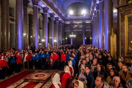 Санкт-Петербург. Во время праздничного пасхального богослужения в Казанском кафедральном соборе.