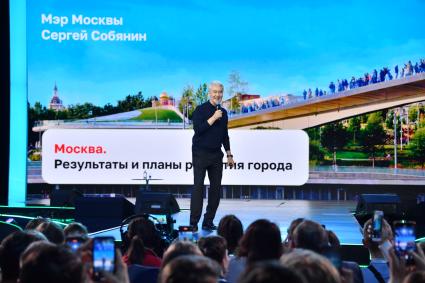 Москва.  Мэр Москвы Сергей Собянин во время выступления на федеральном просветительском марафоне на федеральном просветительском марафоне `Знание. Первые`в ЦВЗ`Манеж`.