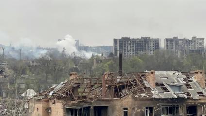 Донецкая область. г.Бахмут (Артемовск). Вид на девятиэтажки, которые сейчас штурмают российские военнослужащие.