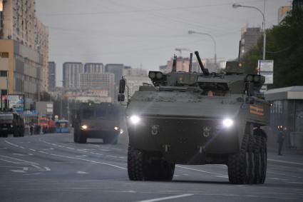 Москва. Плавающий `колесный танк` ВПК-7829 `Бумеранг` (8х8) во время проезда военной техники для репетиции парада, в честь 78-ой годовщины Победы в Великой Отечественной войне.