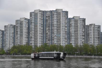 Москва.  Прогулочный теплоход на Москва-реке.