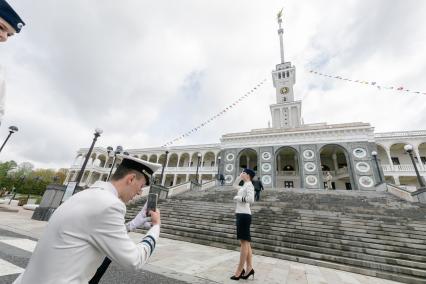 Москва. Сотрудники речного транспорта во время торжественной церемонии открытия речной навигации на Северном речном вокзале.