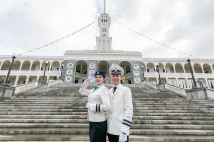 Москва. Сотрудники речного транспорта во время торжественной церемонии открытия речной навигации на Северном речном вокзале.