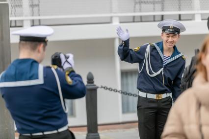 Москва. Кадеты Академии водного транспорта во время торжественной церемонии открытия речной навигации на Северном речном вокзале.