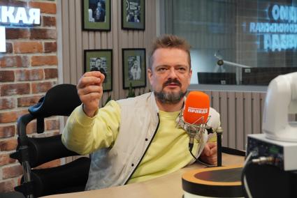 Москва. Шоумен, теле-и радио ведуший Александр Пушной на радио `Комсомольская правда`.