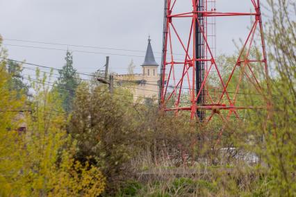 Московская область, д.Грязь.  Вид  на замок артистов Максима Галкина и Аллы Пугачевой.