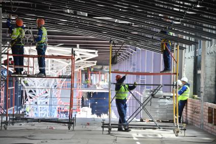 Москва. Строительство станции метро `Потапово`Сокольнической линии Московского метрополитена.