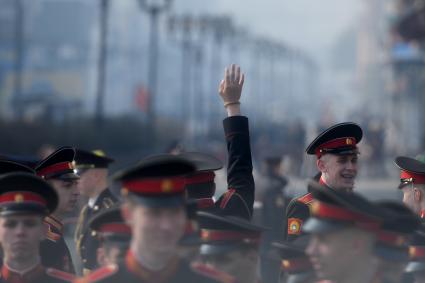 Екатеринбург. Празднование 78-й годовщины Великой  Победы. Воспитанники Суворовского училища перед началом парада Победы