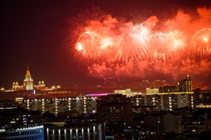 Москва. Праздничный салют, посвященный 78-й годовщине Победы в Великой Отечественной войне.