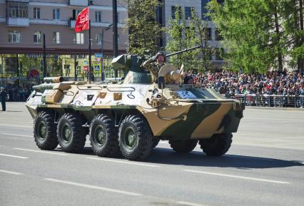 Пермь. Бронетранспортер БТР-80 во время парада, посвященного 78-й годовщине Победы в Великой Отечественной войне.