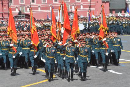 Москва. Знаменная группа на параде, посвященном 78-й годовщине Победы в Великой Отечественной войне.