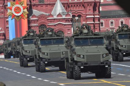 Москва. Бронеавтомобили З-СТС `Ахмат`на параде, посвященном 78-й годовщине Победы в Великой Отечественной войне.