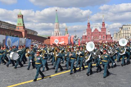 Москва. Военный оркестр на параде, посвященном 78-й годовщине Победы в Великой Отечественной войне.