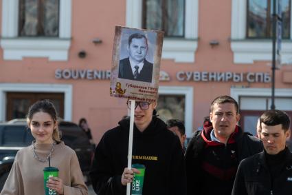 Санкт-Петербург. Горожане во время праздничных мероприятий, посвященных 78-й годовщине Победы в Великой Отечественной войне.