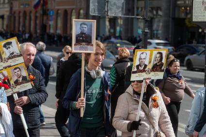 Санкт-Петербург. Горожане во время праздничных мероприятий, посвященных 78-й годовщине Победы в Великой Отечественной войне.