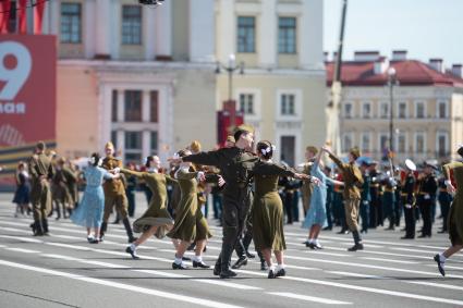 Санкт-Петербург. Участники парада, посвященного 78-й годовщине Победы в Великой Отечественной войне, на Дворцовой площади.
