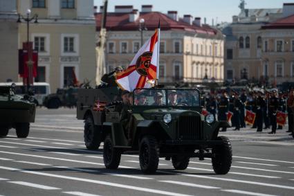 Санкт-Петербург. Военнослужащие во время парада, посвященного 78-й годовщине Победы в Великой Отечественной войне, на Дворцовой площади.