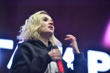 Москва. Певица Полина Гагарина во время репетиции концерта `Гагарина навсегда`, который состоится во дворце `Мегаспорт`, в концертном зале `Москва`.