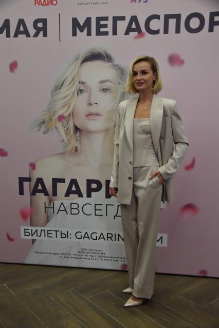 Москва. Певица Полина Гагарина перед началом пресс-конференции в концертном зале `Москва`.