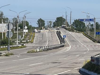 Херсонская область. г. Алешки. Эстакада уходит к бывшей переправе через Днепр.