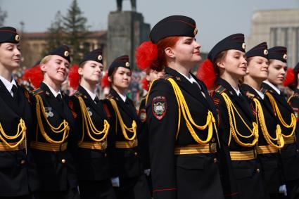 Красноярск. Девушки-курсанты на параде, посвященном 78-й годовщине Победы в Великой Отечественной войне.