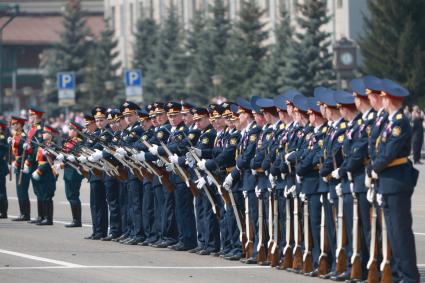 Красноярск. Военнослужащие на параде, посвященном 78-й годовщине Победы в Великой Отечественной войне.