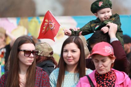 Красноярск. Горожане во время празднования 78-й годовщины Победы в Великой Отечественной войне.