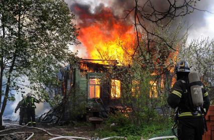 Голицинский городской округ. п.Татарки. Ликвидация пожара в частном жилом доме.