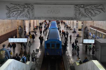 Москва. Выставка ретровагонов к 88-летию Московского метрополитена на станции метро `Партизанская`.