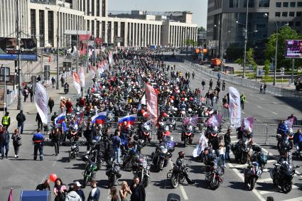 Москва. Участники мотофестиваля, приуроченного к старту мотосезона 2023 на проспекте Сахарова.