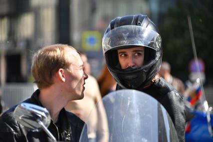 Москва. Участники мотофестиваля, приуроченного к старту мотосезона 2023 на  проспекте Сахарова.