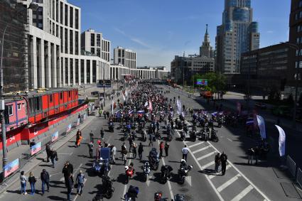 Москва. Участники мотофестиваля, приуроченного к старту мотосезона 2023 на проспекте Сахарова.