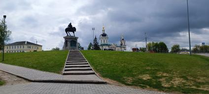 Московская область. г.Коломна. Памятник Дмитрию Донскому у Коломенского кремля.