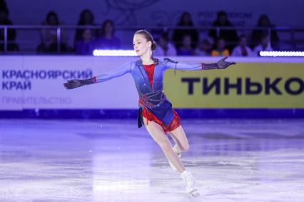 Красноярск. Софья Акатьева во время показательных выступлений на чемпионате России по фигурному катанию.