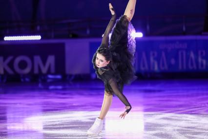 Красноярск. Камила Валиева во время показательных выступлений на чемпионате России по фигурному катанию.