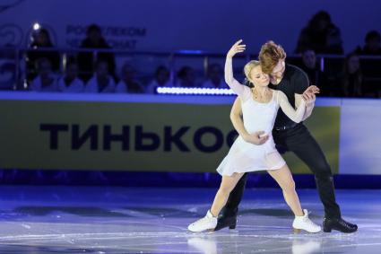 Красноярск. Евгения Тарасова и Владимир Морозов во время показательных выступлений на чемпионате России по фигурному катанию.