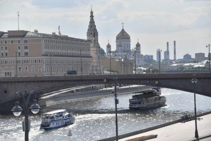 Москва. Прогулочные теплоходы на Москва-реке.